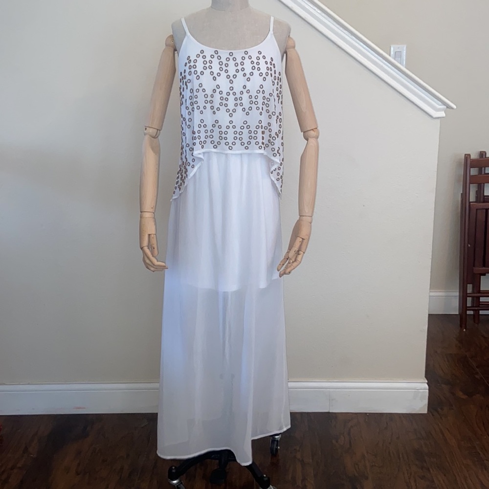 Maxi-dress. White with bronze embellishments.